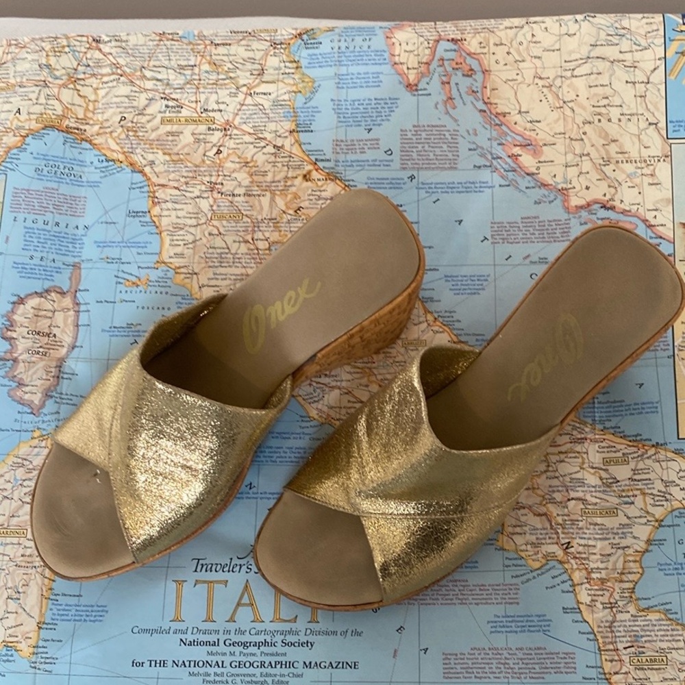 Classic Barbie Wedges
Vintage 90s Gold LAME stretch platform sandals
